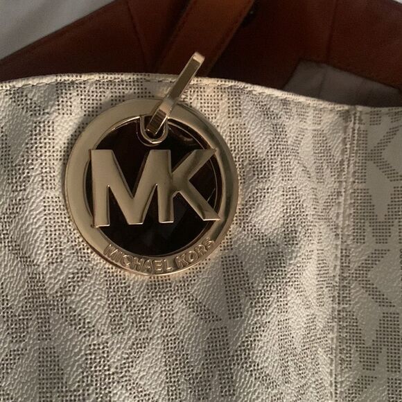 Michael Kors   - Picture 3 of 6
